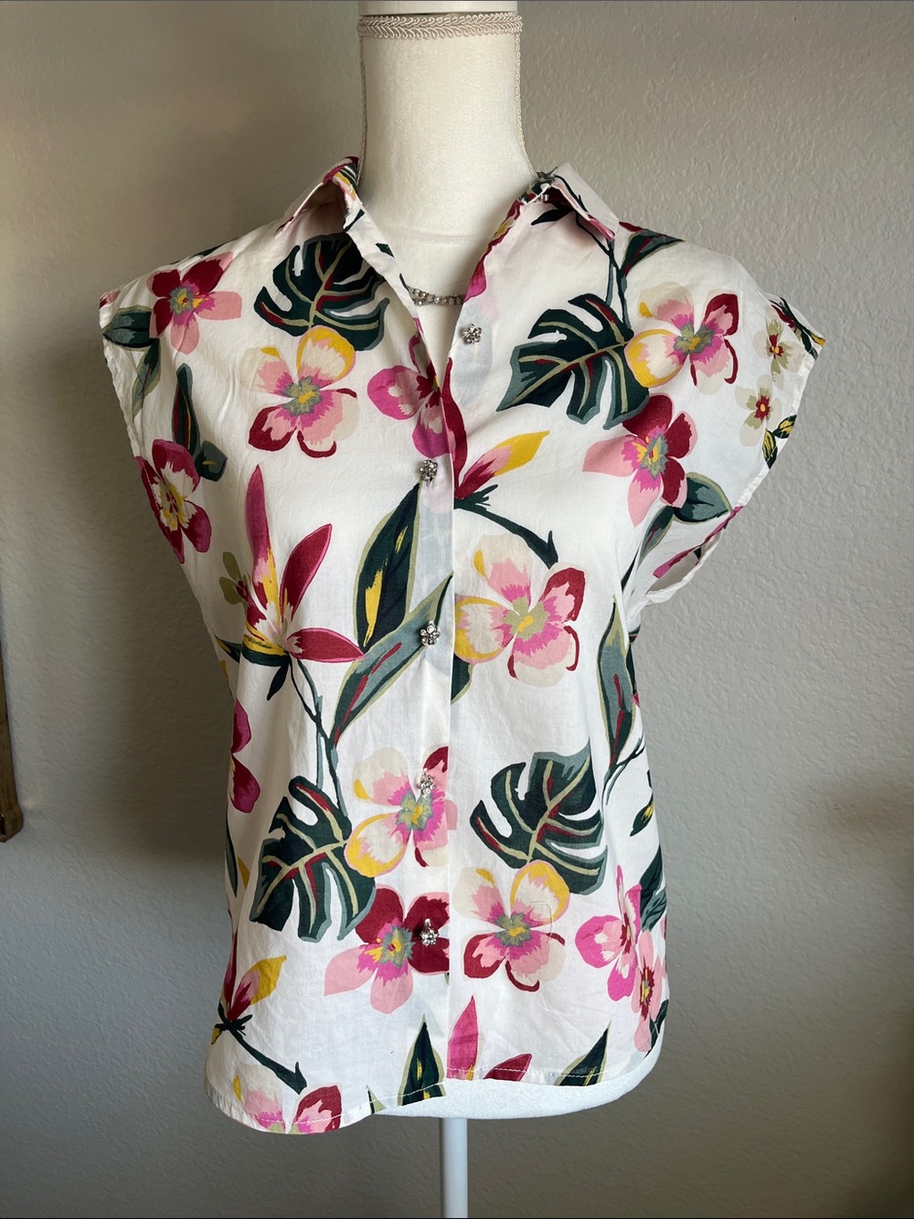 Zara White Floral Button-Front Blouse with Pink & Green Accents